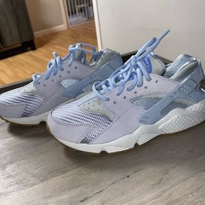 Women’s Nike huaraches
